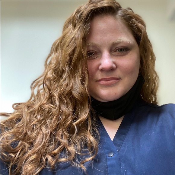 Meet your Posher, Ellie - Picture 1 of 6